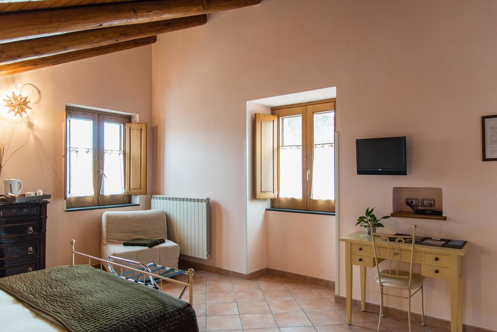 B&B Beata Solitudo อาเจโรลา ภายนอก รูปภาพ